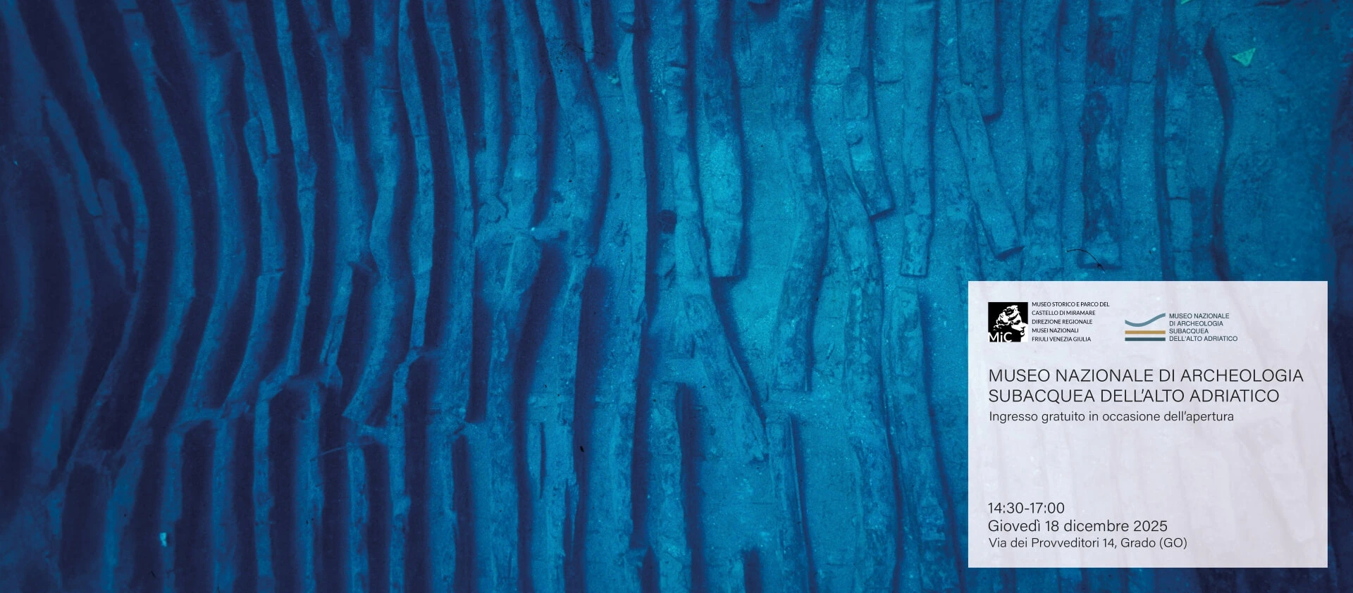 Immagine su fondo blu con relitto sul fondo del mare e indicazione della prossima apertura al pubblico