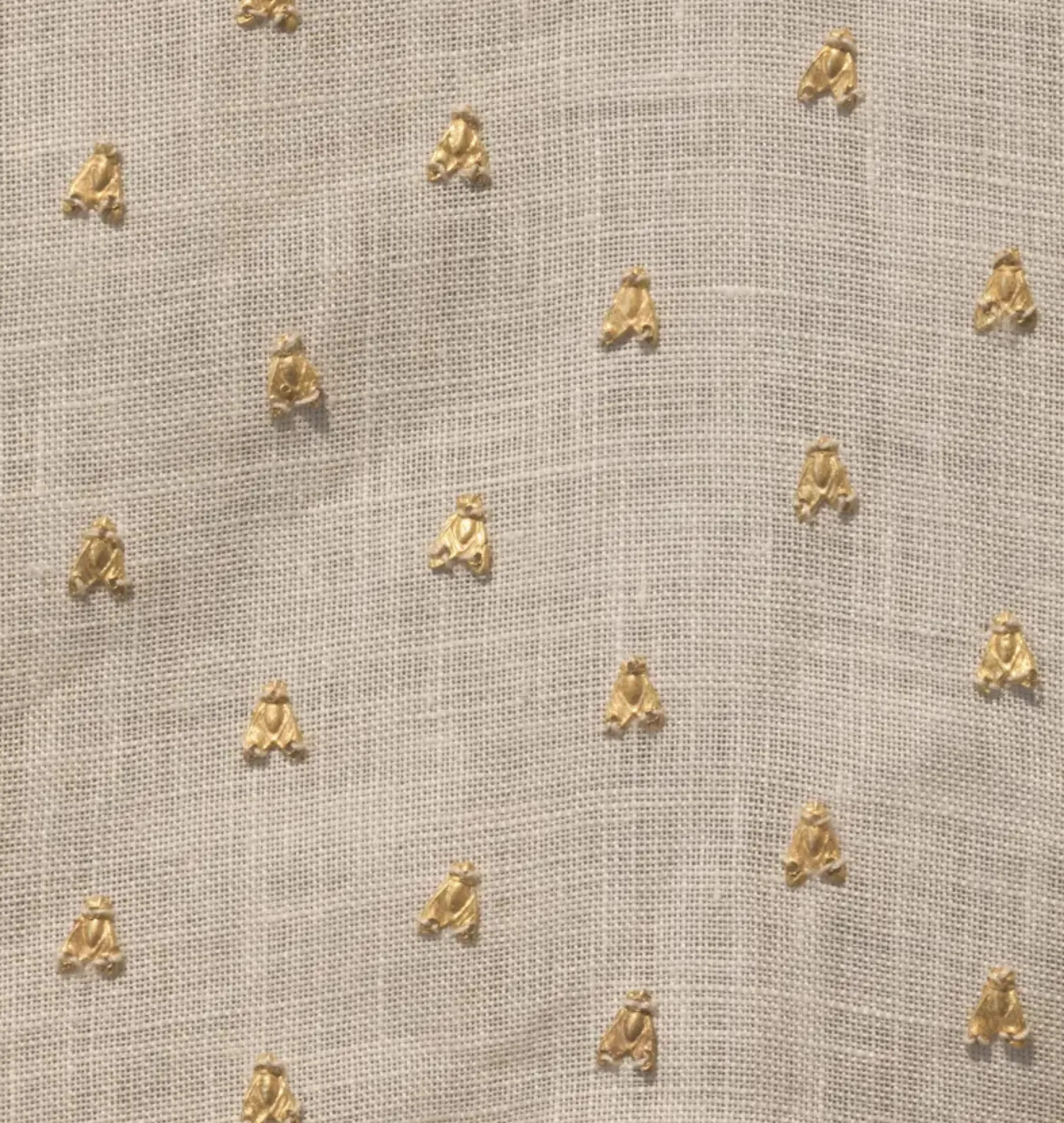 Corredo funerario con mosche d oro