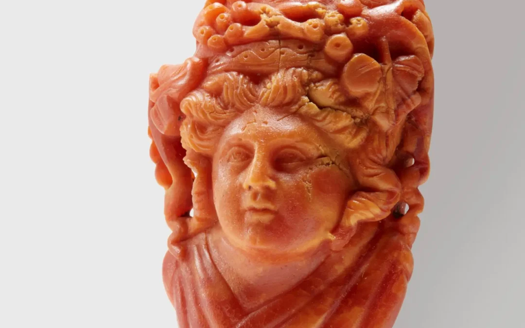 Coperchio di scatolina con divinità