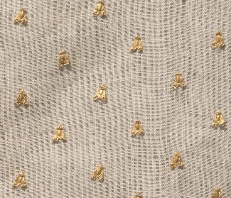 Corredo funerario con mosche d’oro